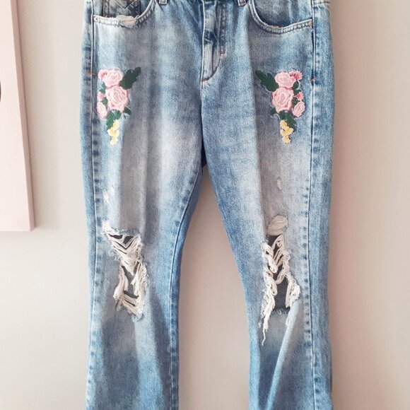 EUC Zara blue floral embroidered ripped denim jeans, 6 - Picture 9 of 12